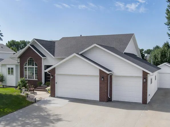 4809 Harbor Trl SE, Mandan, ND 58554