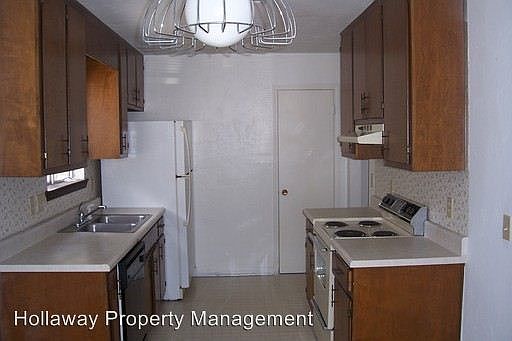 2nd image of 1854 W Pensacola St APT 7