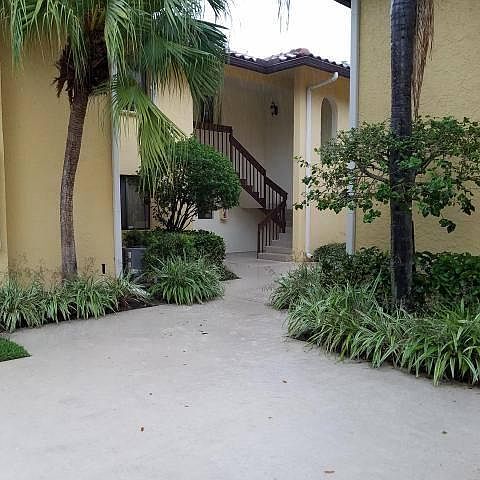 1st image of 65 Pelican Pointe Dr