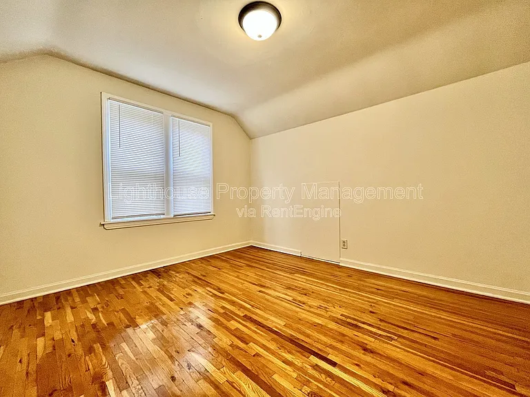 1656 Fremont Ave NW — Photo 18