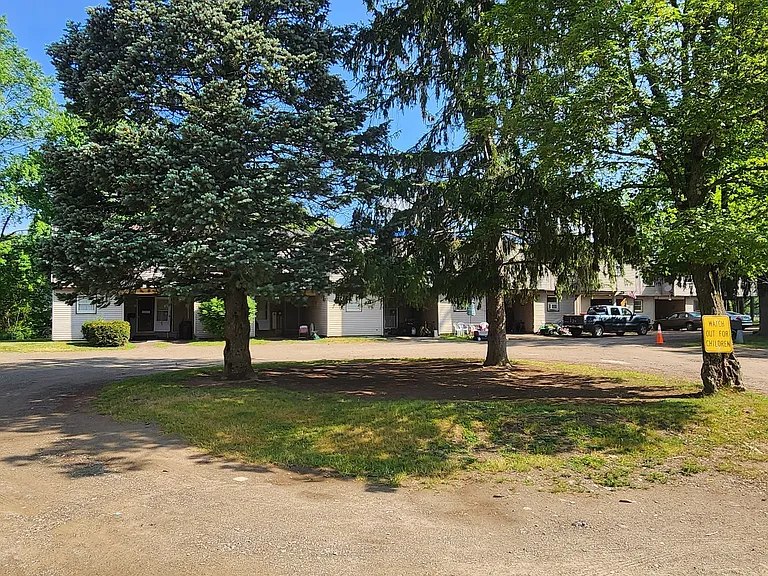 39 Medbury Ave — Photo 8