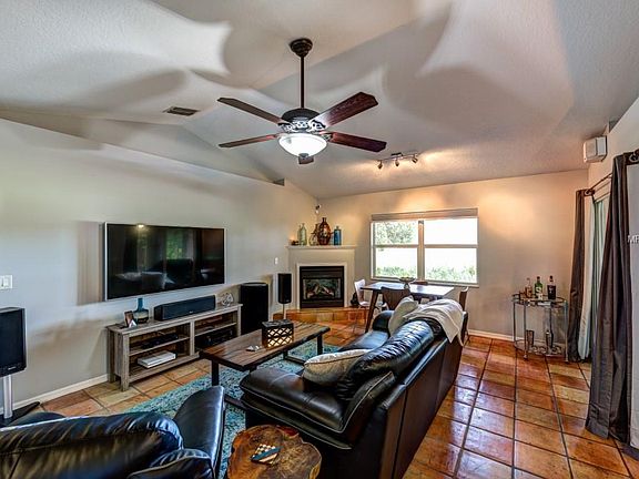 5th image of 4104 Nelson Ave