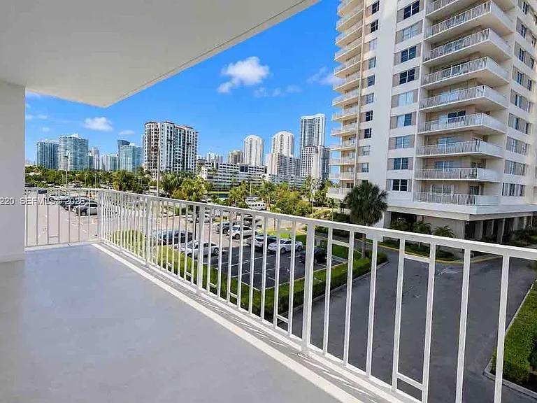 500 Bayview Dr #232 — Photo 4
