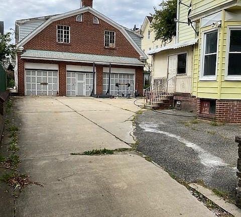 3rd image of 60 N 8th Ave