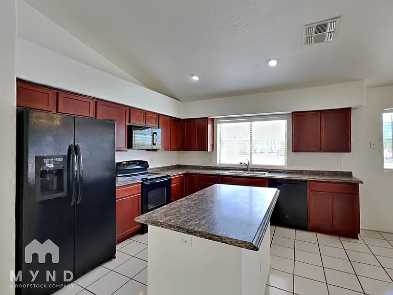 137 S Nightfall Ave — Photo 10