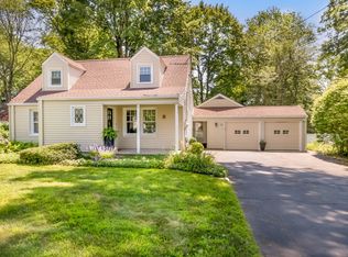 8 Bailey St, Trumbull, CT 06611