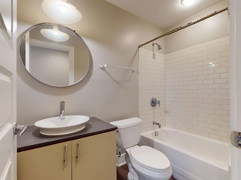 Melrose Apartments — Photo 21