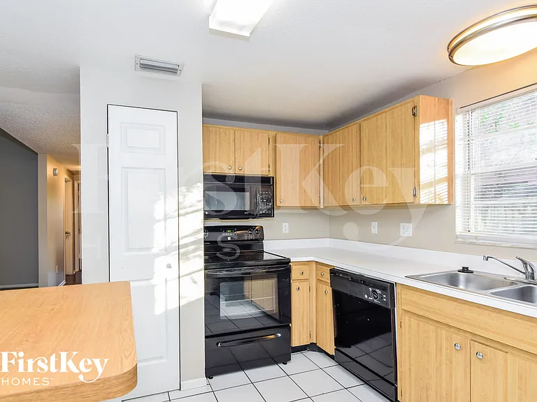 6708 Timberlane West Dr — Photo 10