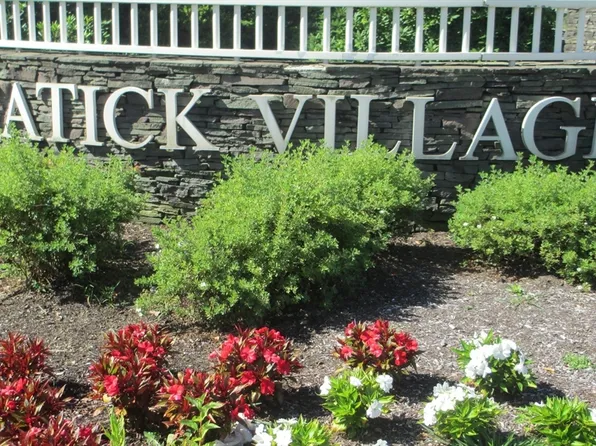 29 Village Rock Ln APT 6, Natick, MA 01760