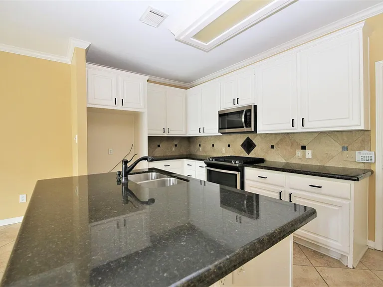 1409 Anita St — Photo 11