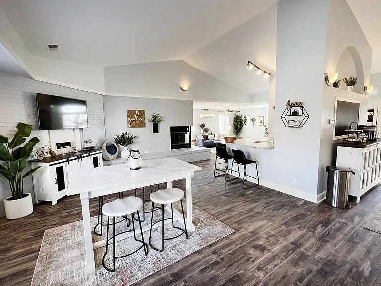 Woodhills Apartments — Photo 18