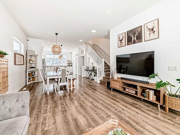 5th image of 355 E Masters Row SE