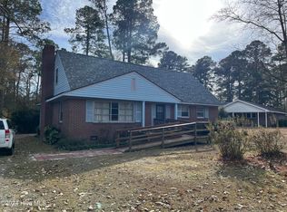 13520 Oakwood Dr, Laurinburg, NC 28352