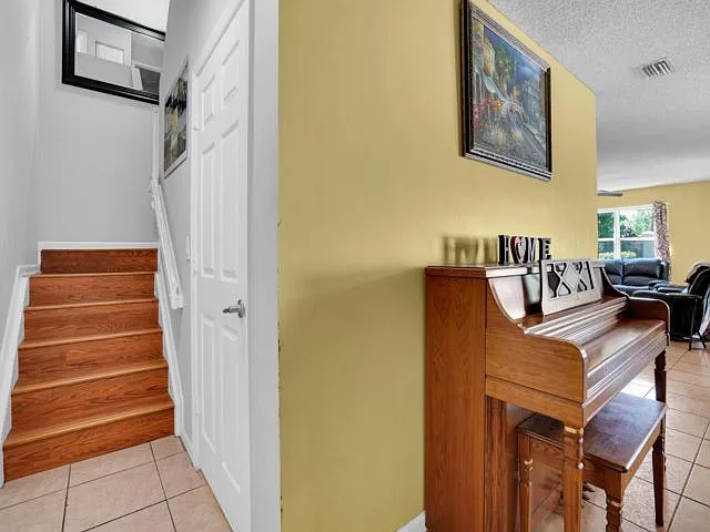 3331 Commodore Ct — Photo 17