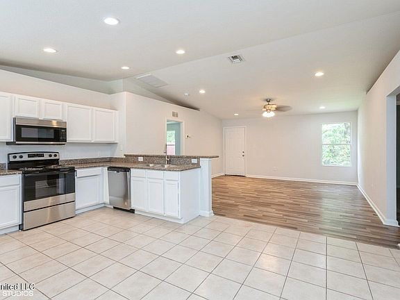 4th image of 7241 Sunflower St