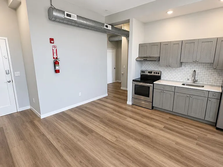 114 Ellison St #403 — Photo 6