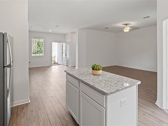 5th image of 563 BAY LEAF DRIVE