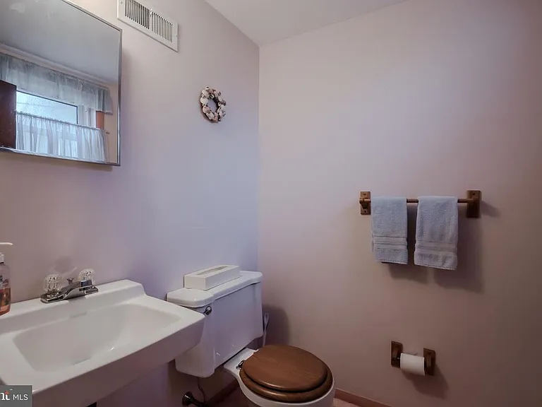 25 Charring Ln — Photo 11