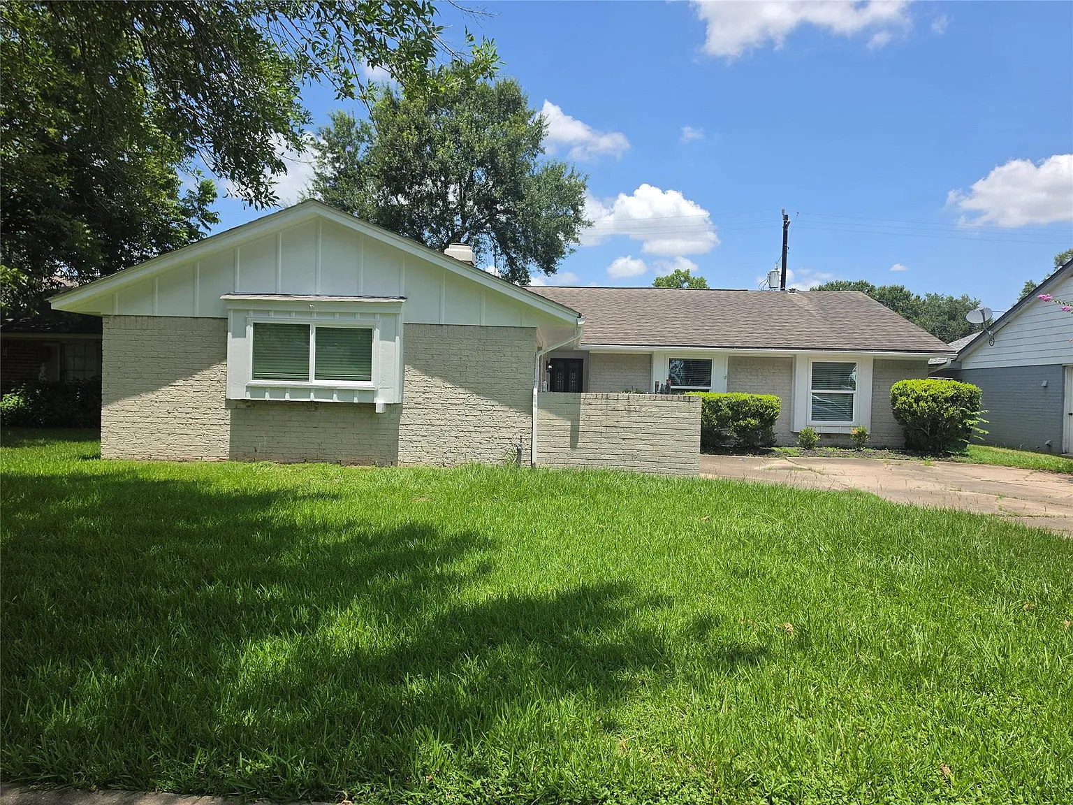 3 bed, 2.0 bath, 2157 sqft, $2,100 — Photo 3