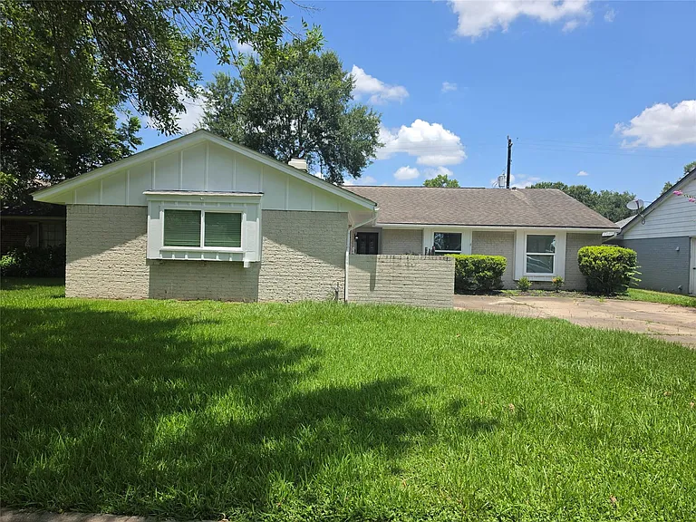7334 Darnell St — Photo 3