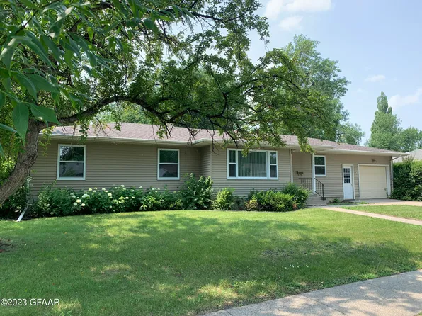 1481 Western Ave, Grafton, ND 58237