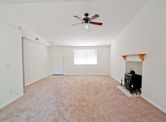 2nd image of 4920 Forsythia St
