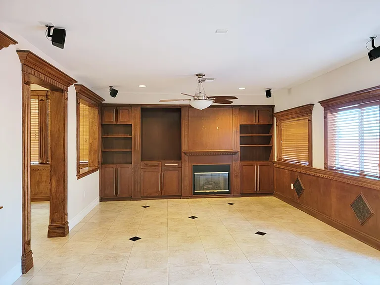 4482 Zev Ct — Photo 6
