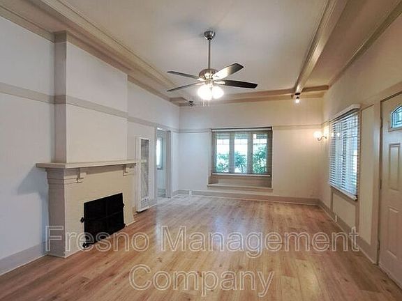 3rd image of 827 E Dudley Ave