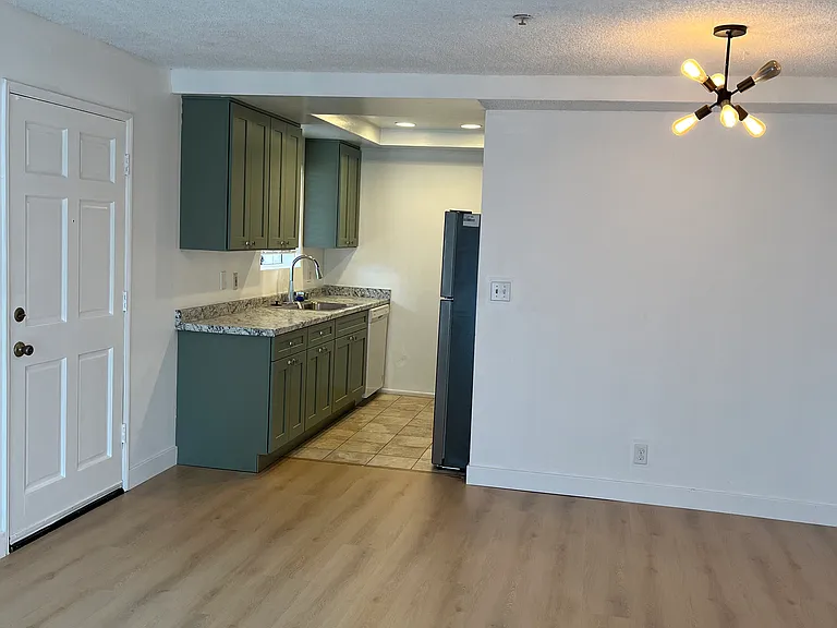 596 Victoria St #B102 — Photo 5