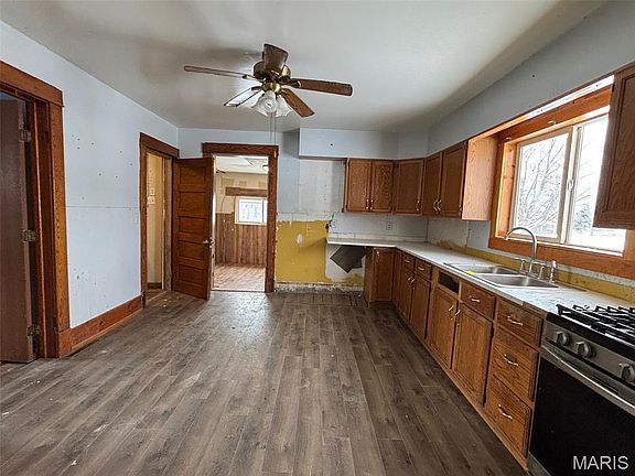 4th image of 120 Gillespie St