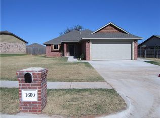 1600 Pinewood Dr, Moore, OK 73160