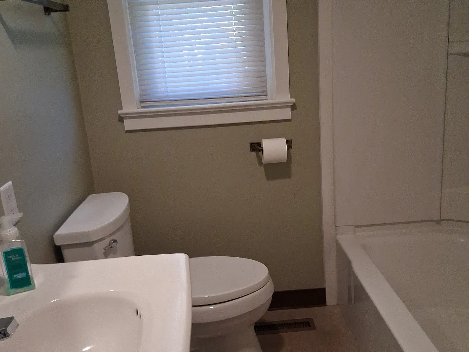 2 bed, 941 sqft, $1,600 — Photo 3