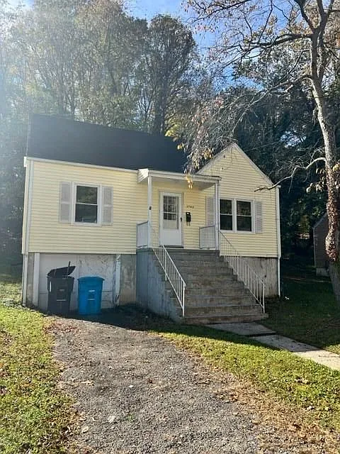 2742 Lansing Dr SW photo 1