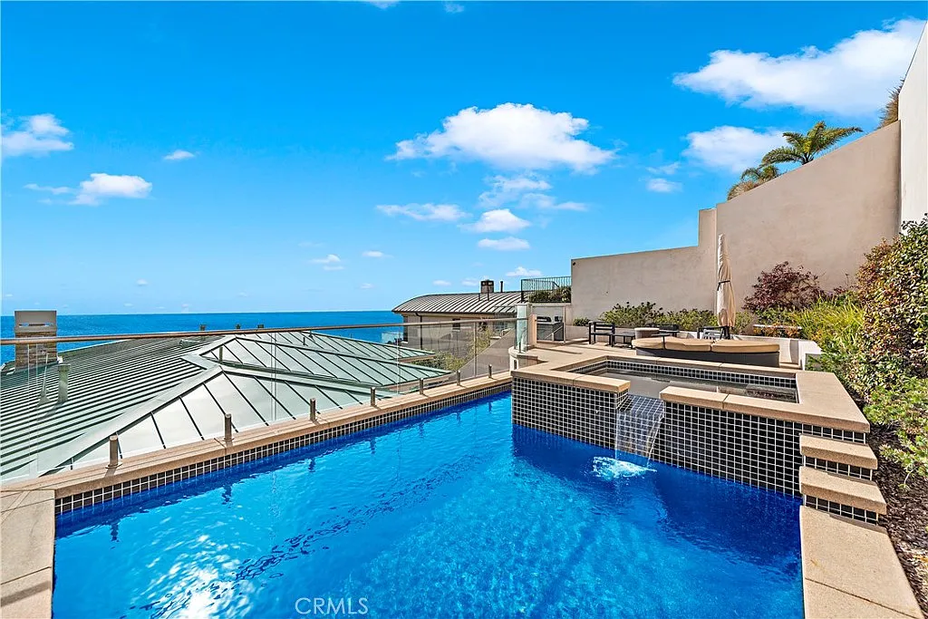 5 bed, 5.5 bath, 4161 sqft, $20,000 — Photo 2