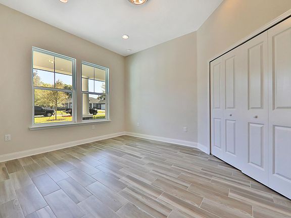 5th image of 705 Charmwood Dr