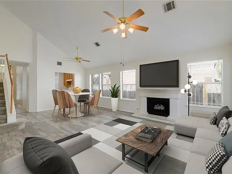 13460 Athens Trl — Photo 1