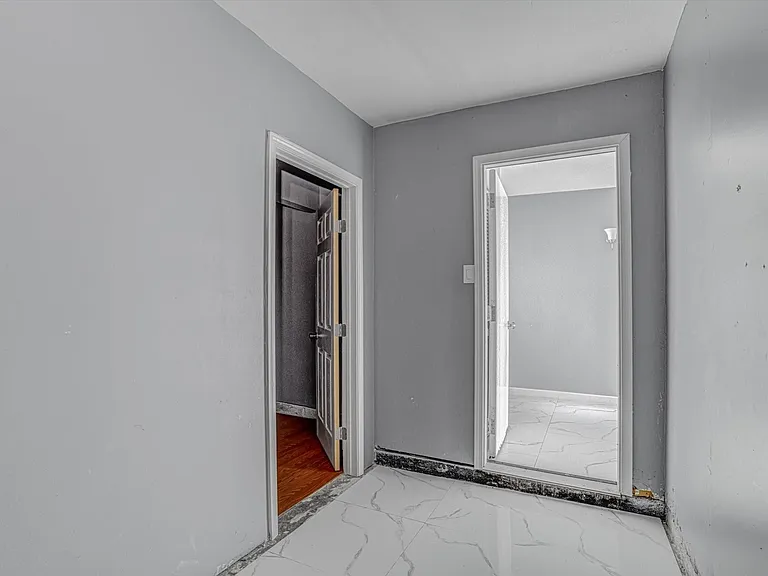 14618 Flair Dr — Photo 28