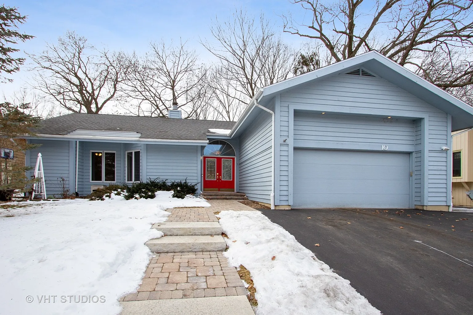 10 Woodhead Dr photo 1