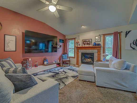 4th image of 126 Deanna Dr