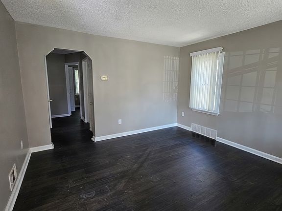 3rd image of 26860 Dartmouth St