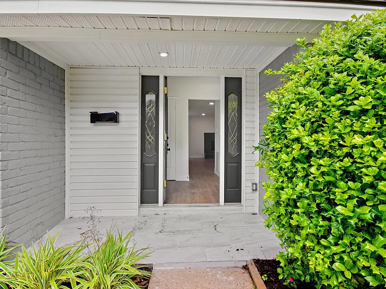 14527 Duncannon Dr — Photo 4