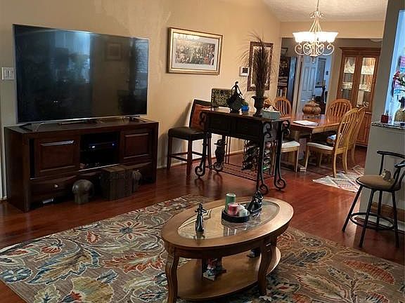 4th image of 2911 Helmsley Dr