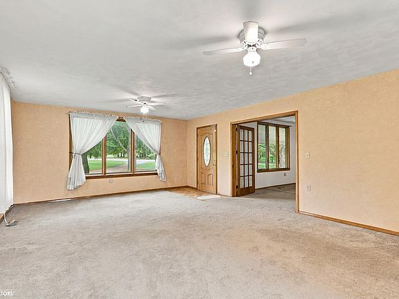 3rd image of 2545 Garth Ave