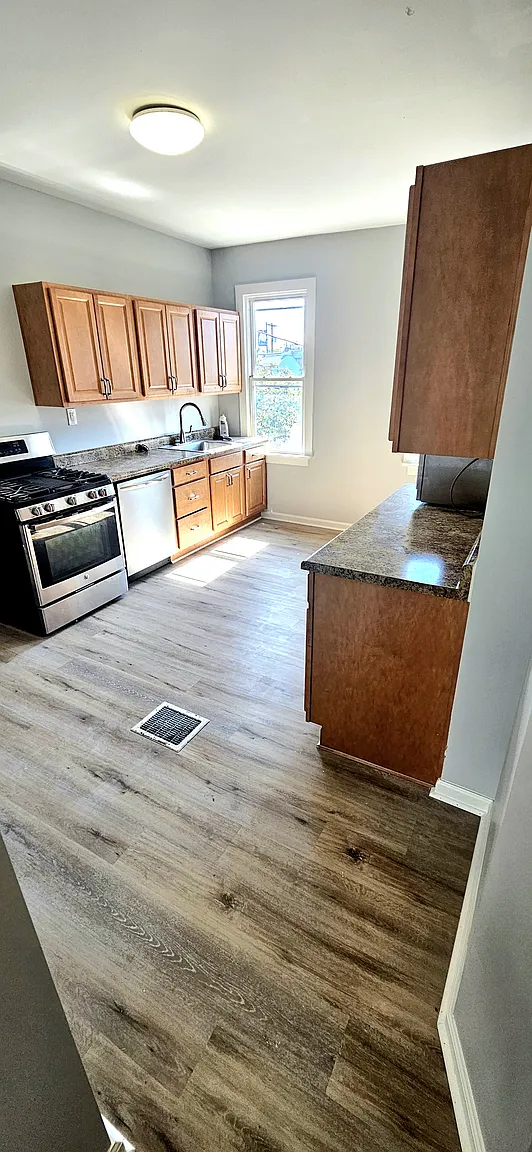 270 Butler St photo 1