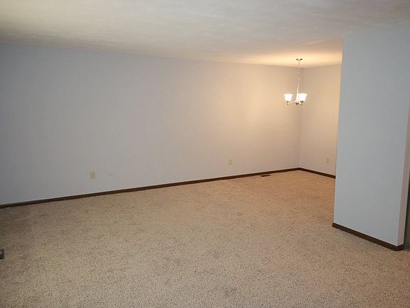 4th image of 3704 N Melcosta Dr