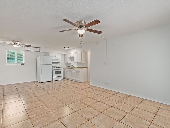 4th image of 3319 N 32nd St APT 8