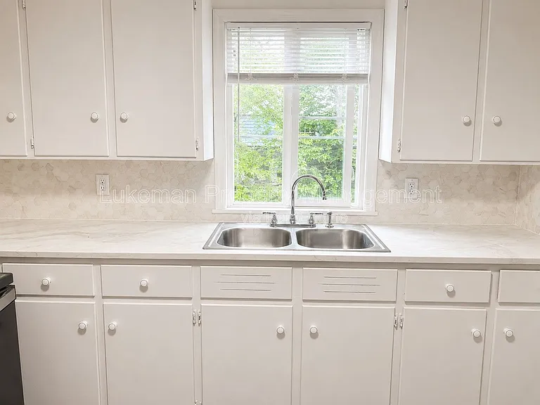 1104 Washington Ave #2 — Photo 1