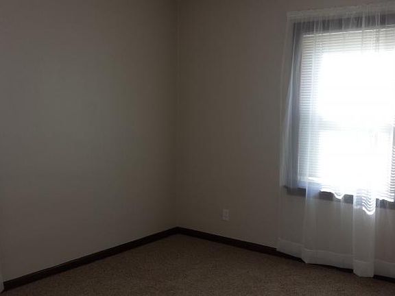 5th image of 849 Loekes Dr
