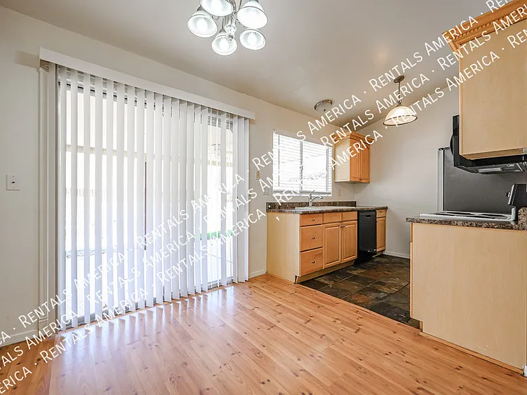2834 E Isabella Ave — Photo 17