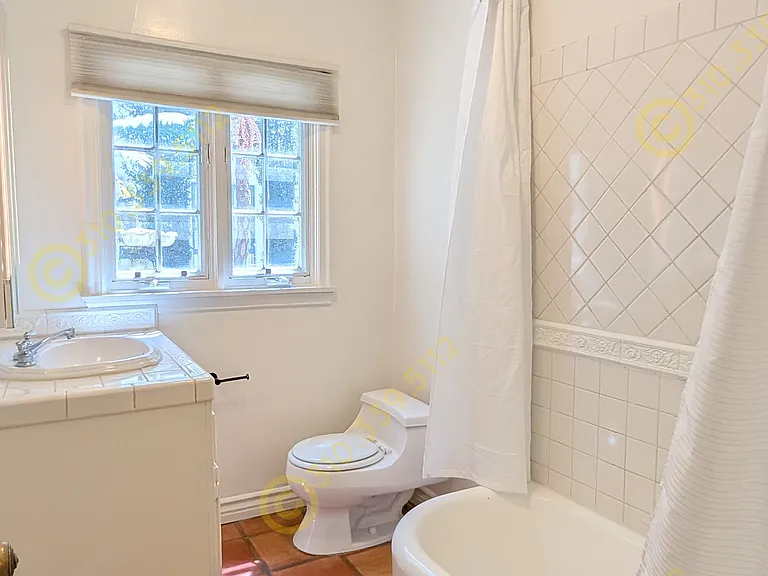 118 S Camden Dr #D — Photo 11